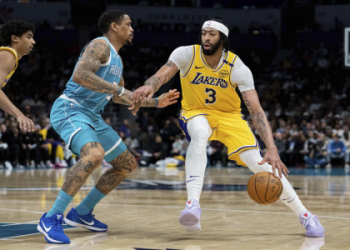 How Long is NBA Halftime? (Get the Exact Time & What Happens)