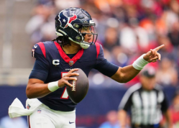 Comparing Tyreek Hills 40 time: Then and now - how he stacks up.