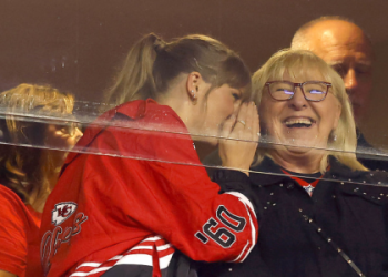 How Old is He? Quick Facts,Stats and Travis Kelseys Age.